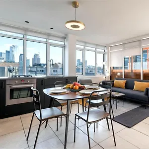 D8 - Hoxton Square Penthouse Apartment